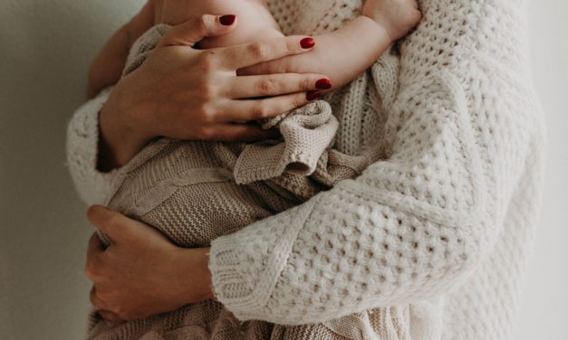 9 hilfreiche Fakten zur Hüftdysplasie: Orthopädische Auffälligkeiten beim Neugeborenen