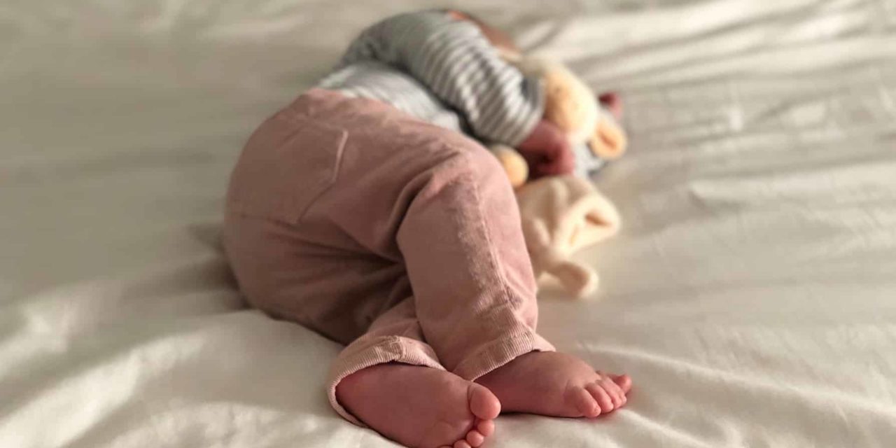 Babys Schlaf: 5 Wichtige Fakten