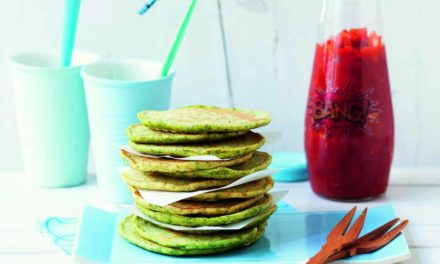 Green Pancakes mit Tomaten-Salsa in 5 Schritten