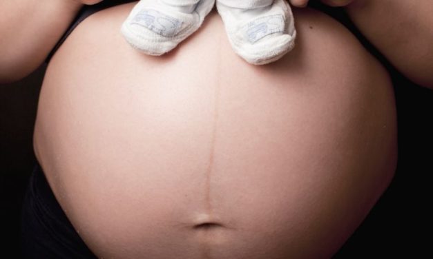 Linea Nigra: Was ist diese dunkle Linie an unserem Babybauch?