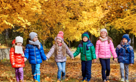 Die richtige Herbstkleidung für Kinder – so hältst du deine Kleinen warm